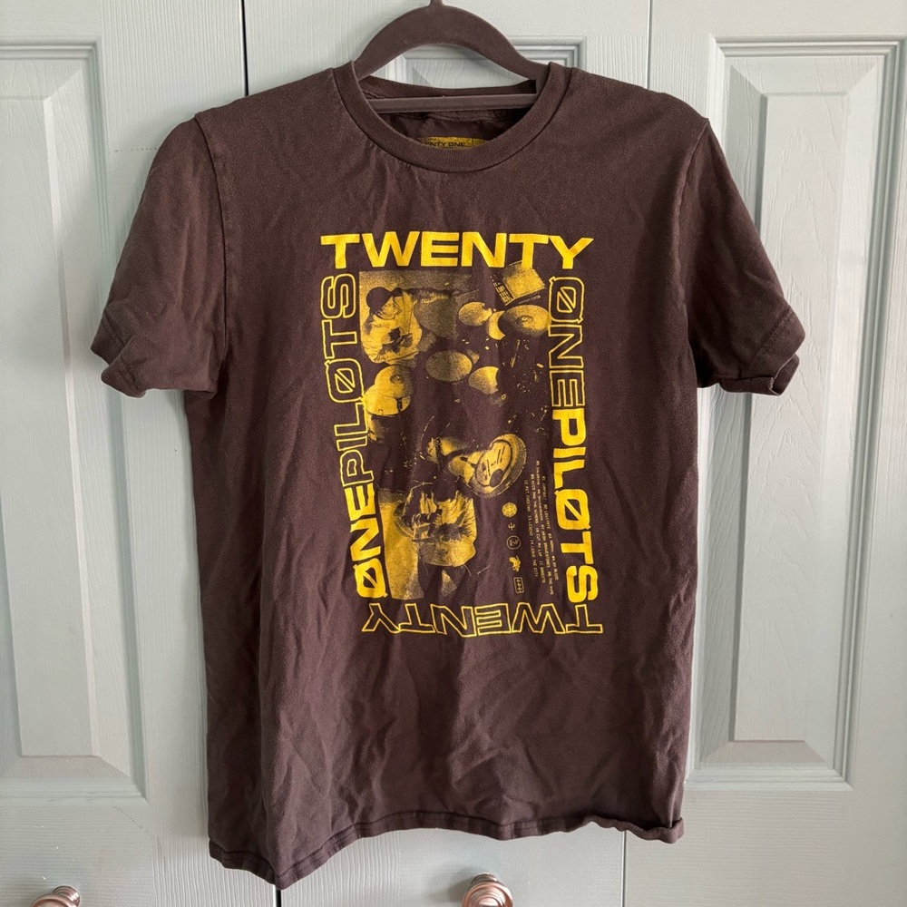 Twenty One Pilots Graphic Tee Women’s Medium Dark Grey Yellow